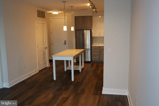 Building Photo - 145 Riverhaven Dr