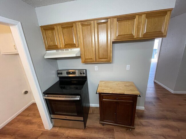 Building Photo - 3 br, 2 bath House - 2612 N Ann Arbor Ave....