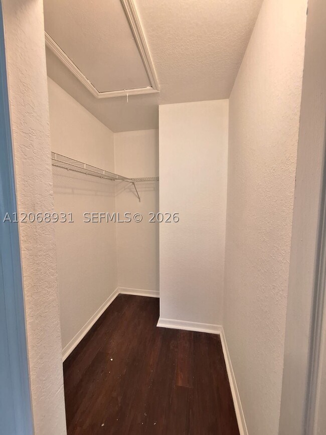 Building Photo - 1654 SE 31st Ct