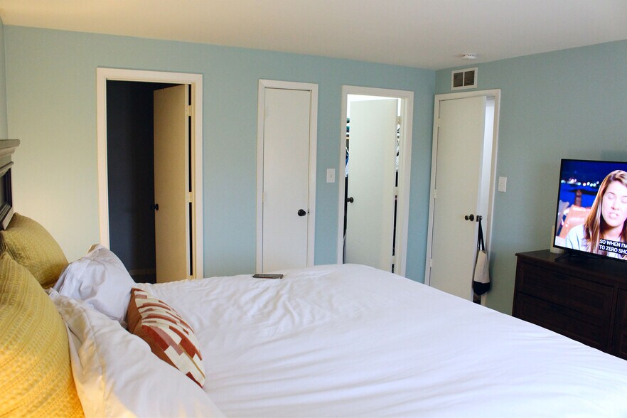 Master bedroom pic 3 - 15718 Orlan Brook Dr