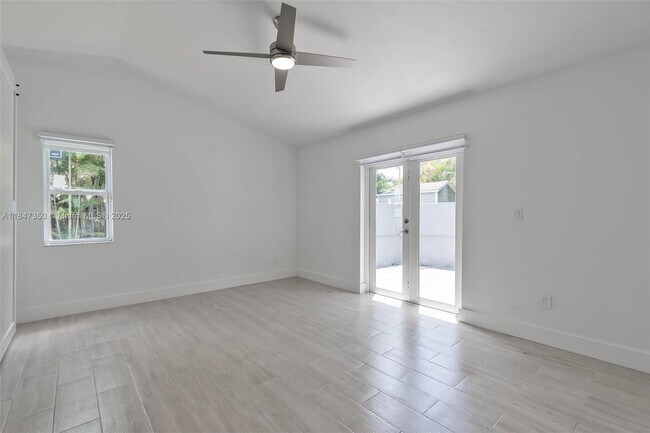 Building Photo - 15250 SW 154th Ave