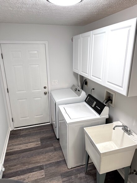 Laundry room - 11 Fountain Dr