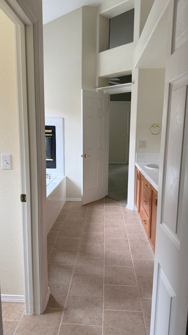 Building Photo - Wonderful 4 bedroom home in Clovis offering a pool, spa, 3 car garage, potential RV and or boat s...