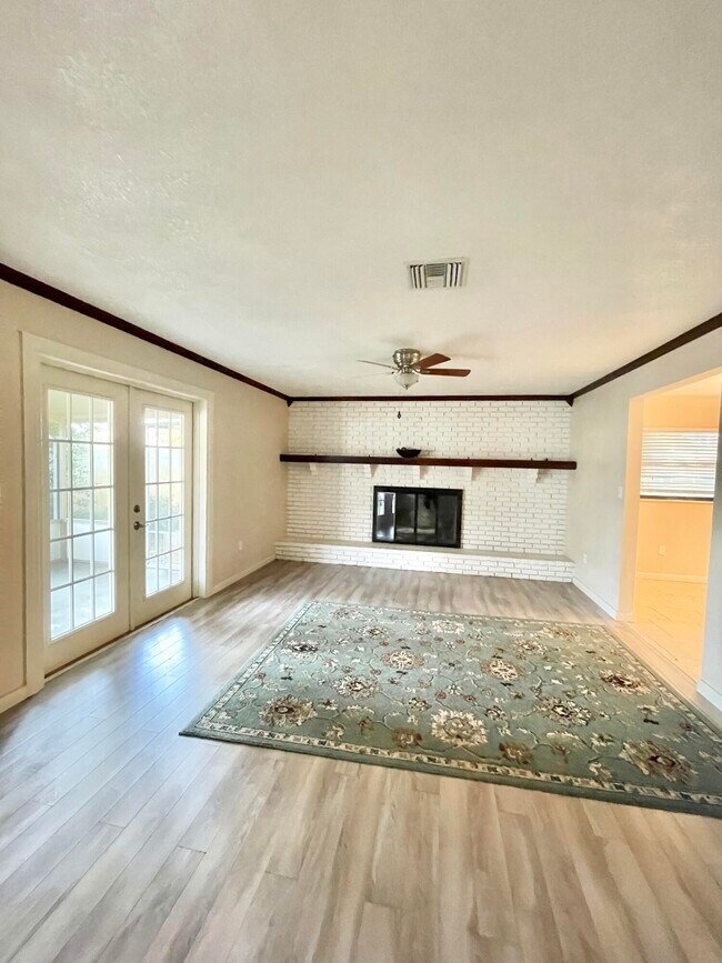 Building Photo - 3025 Briarwood Ln