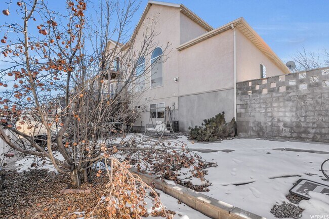 Building Photo - AMAZING 2 STORY HOME w/ 4 CAR GARAGE!