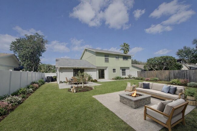 Building Photo - 4416 Summer Oak Dr