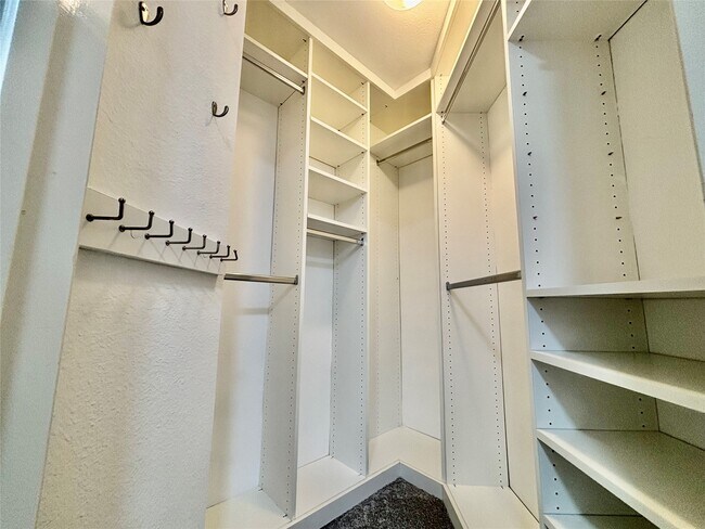 Building Photo - 21 Stone Creek Pl