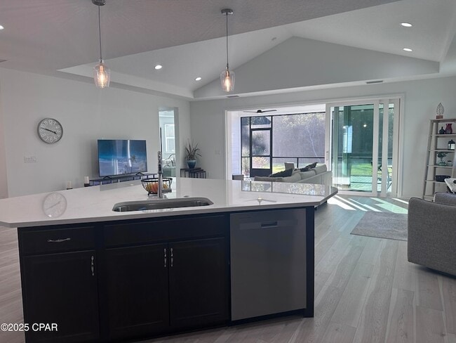 Building Photo - 9259 Paradise Dr