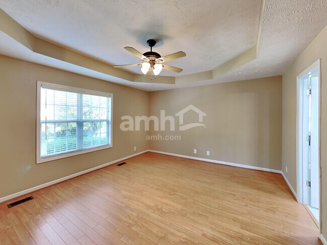 Building Photo - 2418 Taylor Close