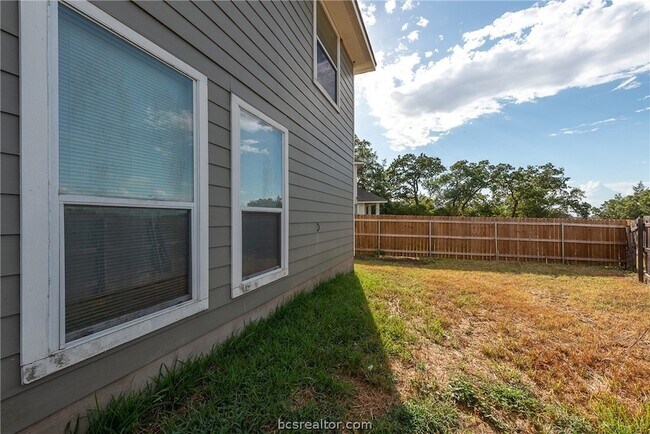 Building Photo - 2909 McLaren Dr