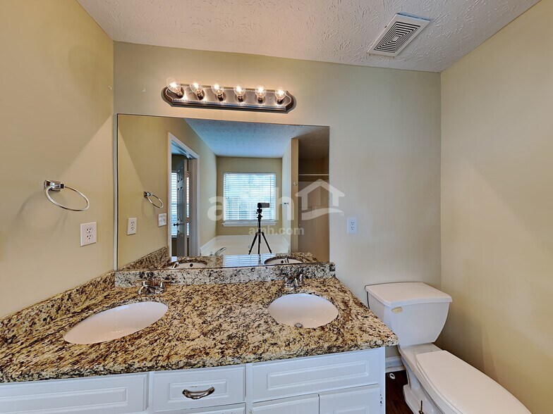 Building Photo - 4410 Brookridge Dr