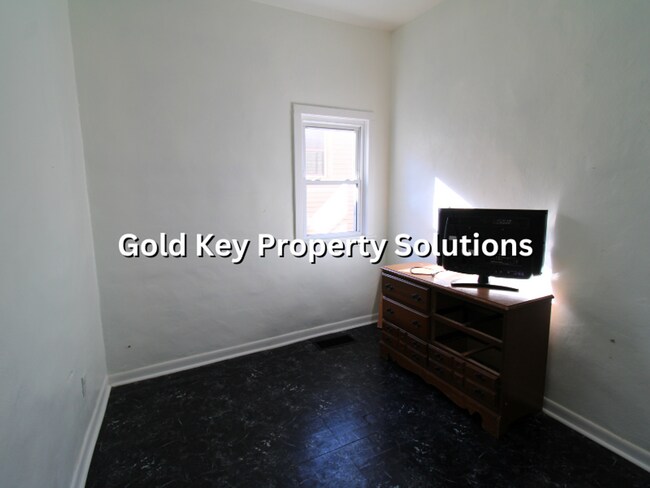 Building Photo - MUNCIE 3 BR 1 BA House with New Appliances...