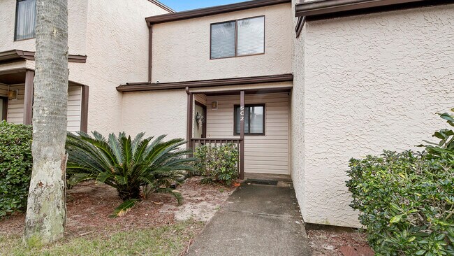 Primary Photo - 17620 Front Beach Rd