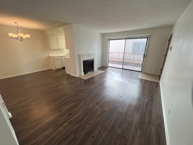 Interior Photo - 15023 Dickens St