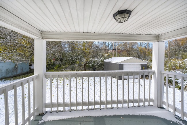 Building Photo - Updated 3-bed Home By Wes Montgomery Park