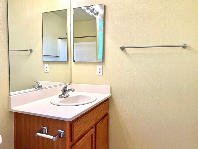 Building Photo - 10729 Pipers Cove Ln
