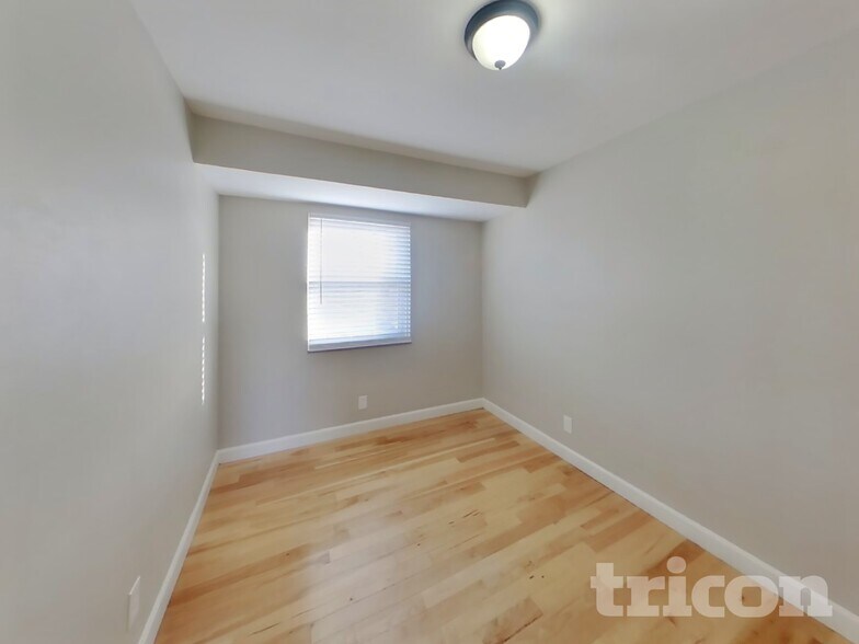 Building Photo - 10934 Vargas Dr