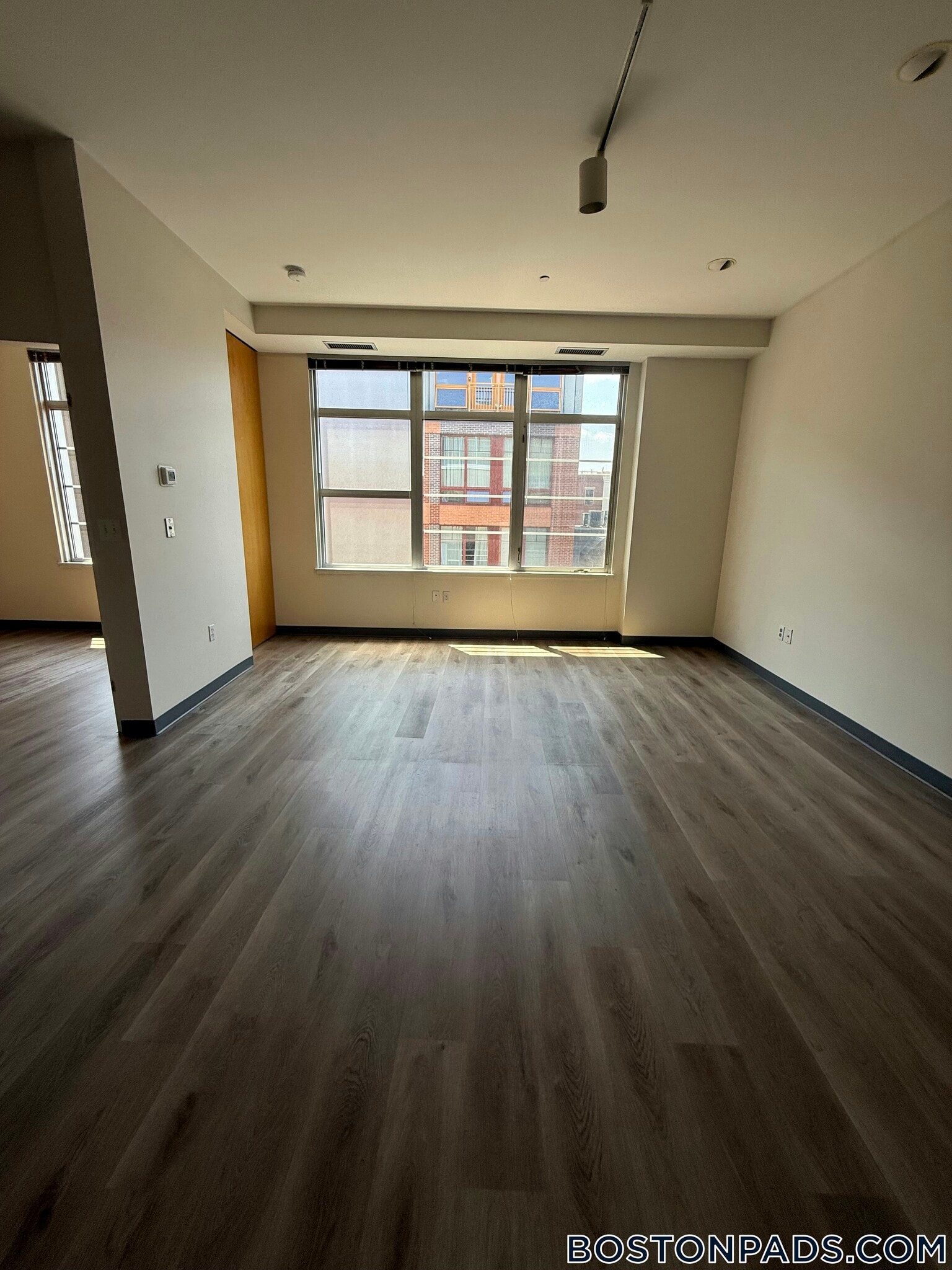 Building Photo - 160 E Berkeley St