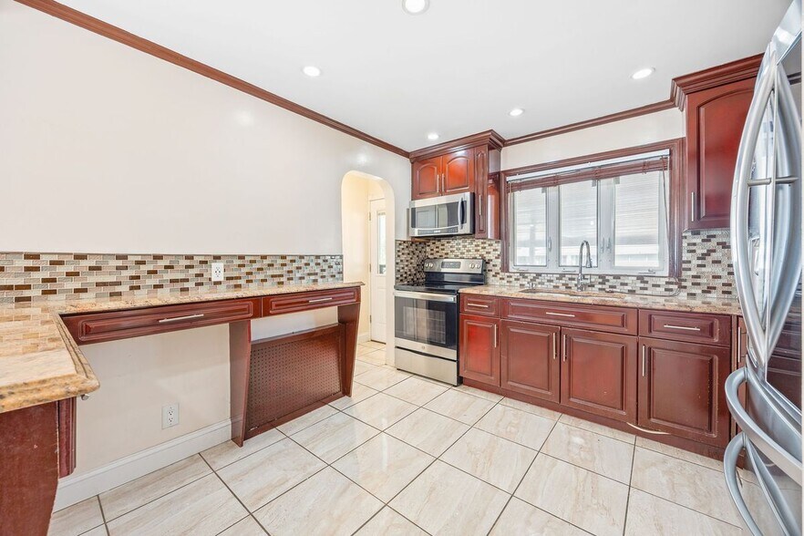 Building Photo - 2282 Baylis Ave