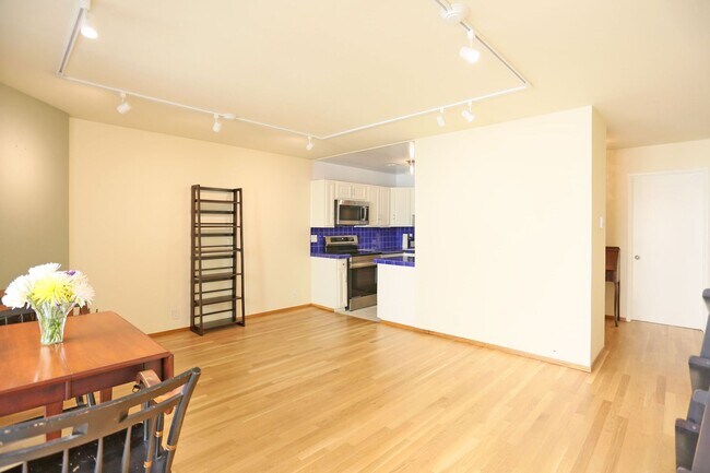 Building Photo - 439 Greenwich St