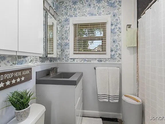 Building Photo - 146 Bowne St NE