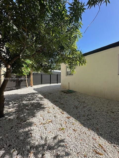 Building Photo - 615 NW 90th St