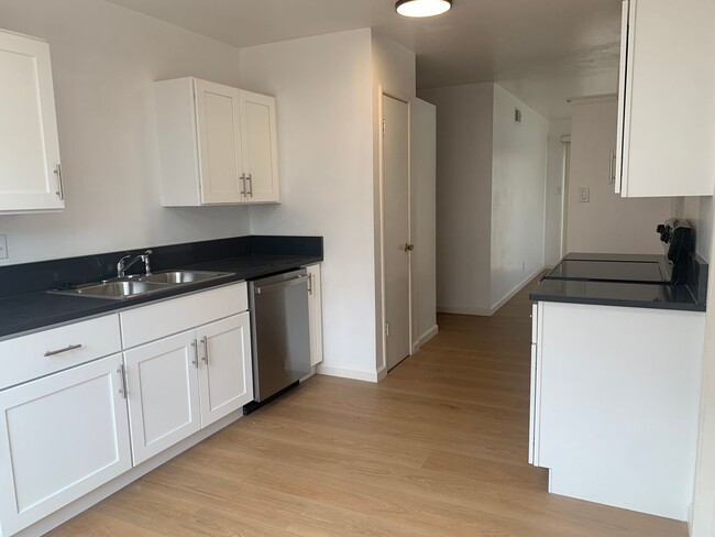 Building Photo - Newly renovated 3 bedroom 2 bath home in C...