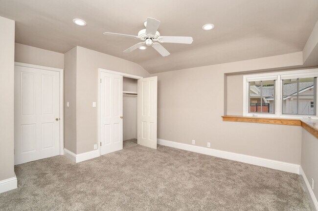 Building Photo - 5360 Bothwell Rd