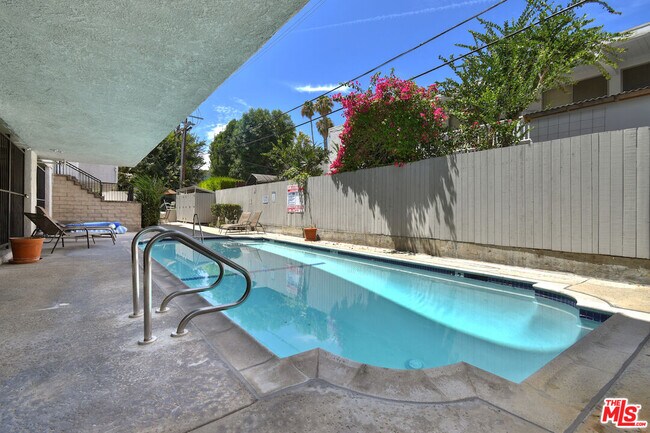 Building Photo - 4443 Ventura Canyon Ave