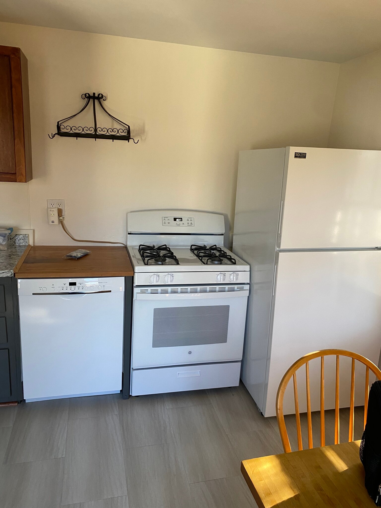 New appliances - 35 Prospect St