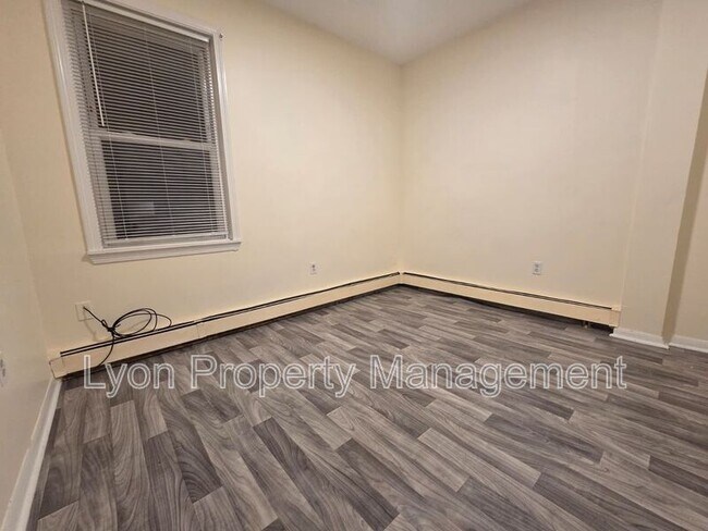 Building Photo - 87 Lydia St