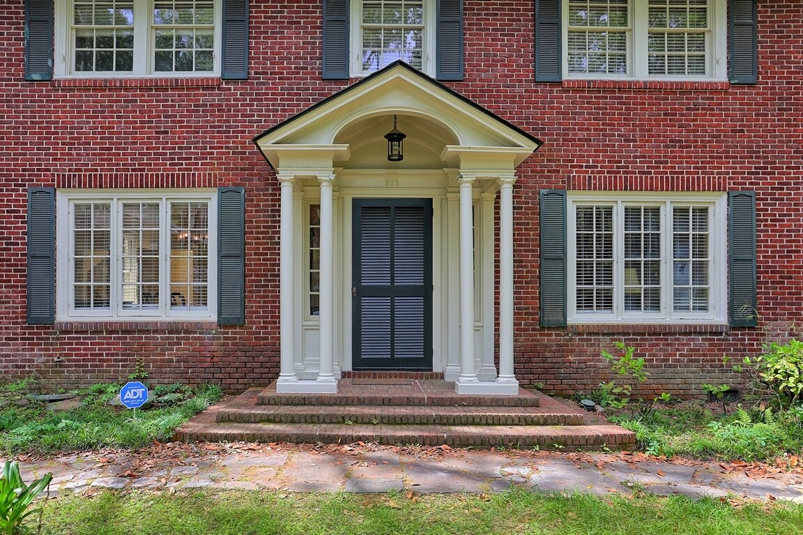 Building Photo - 315 E 45th St