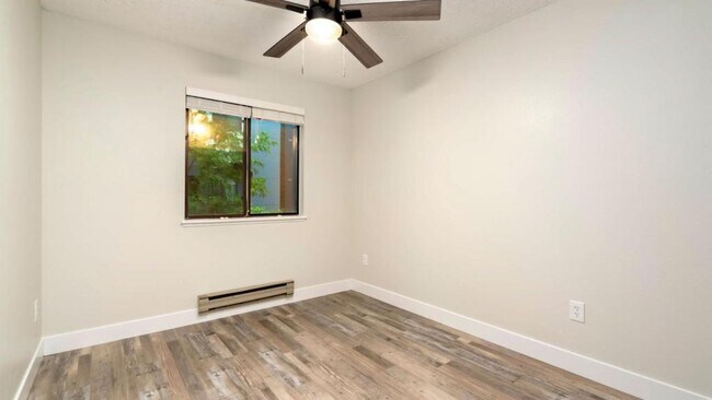 Building Photo - 1209 W Plum St