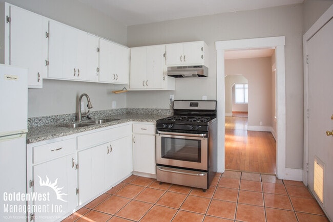 Building Photo - Charming 2Bdm 1Ba Duplex in Greater Corona...