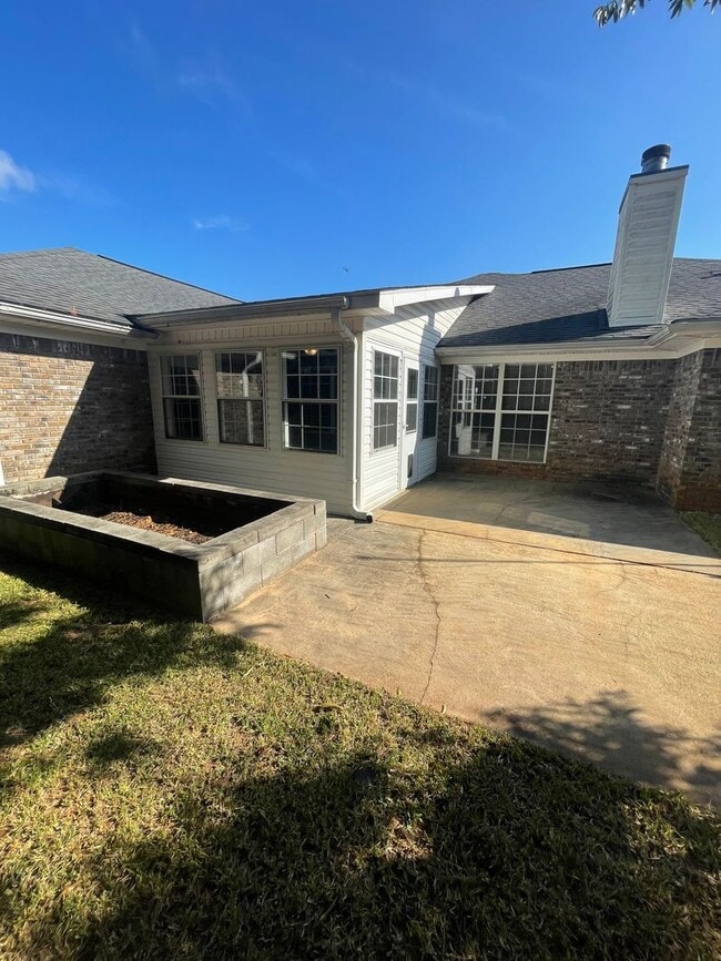 Building Photo - Available January!