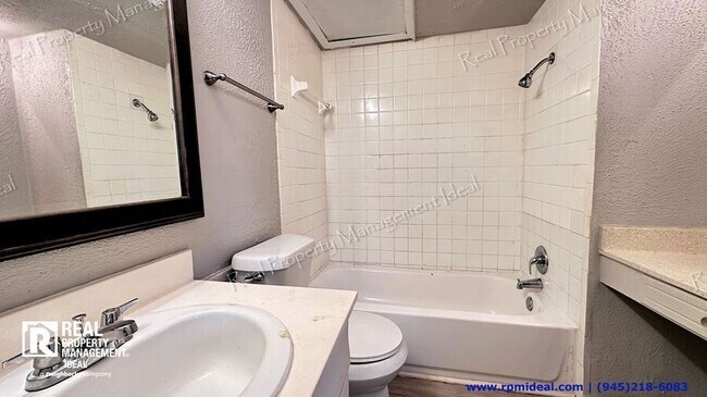 Building Photo - 3045 Park Ln