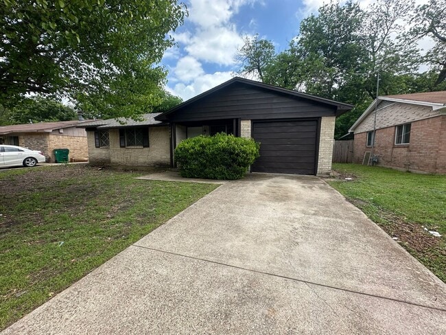 Building Photo - 4000 Acree St