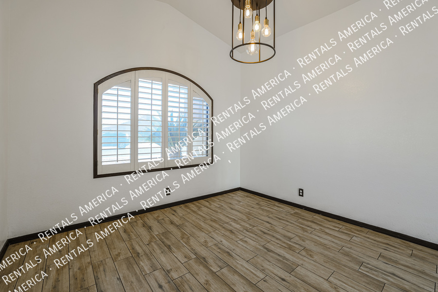 Building Photo - 9316 W Cinnabar Ave