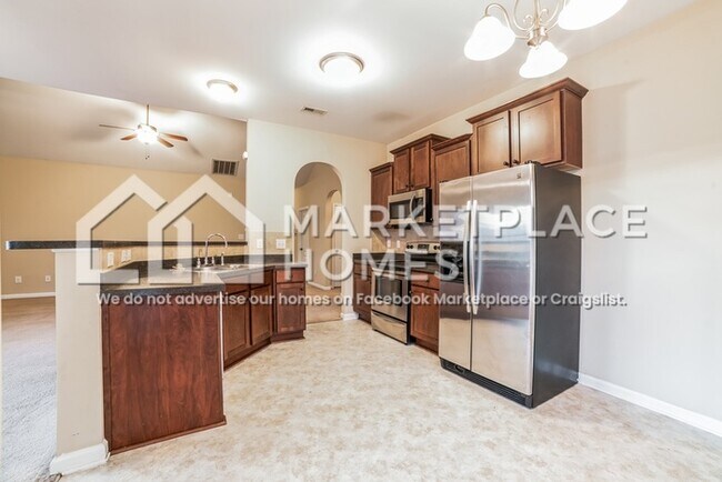 Building Photo - 405 Peppermint Dr