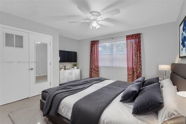 Building Photo - 2175 NE 56th St