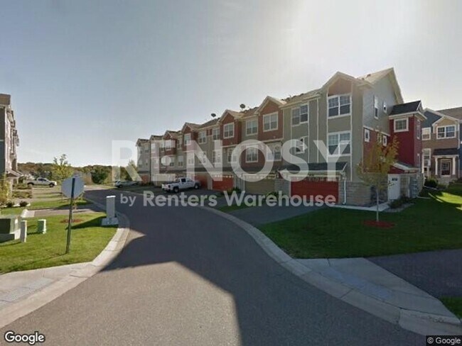 Building Photo - Stunning 3BD/2.5BA Townhouse in Maple Grove