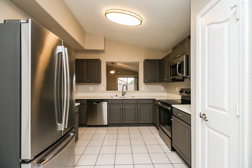 Building Photo - 11259 E Caballero St