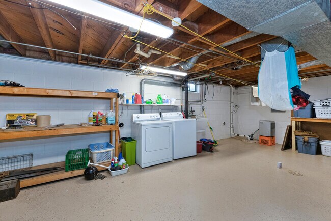 Building Photo - 12920 W Fairmount Ave