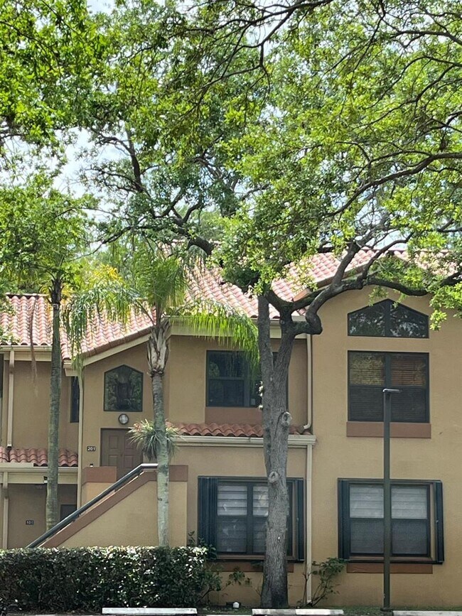 Building Photo - 15533 N Miami Lakeway