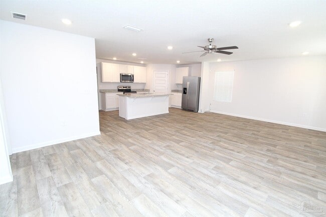 Building Photo - 7818 Lakeside Oaks Dr