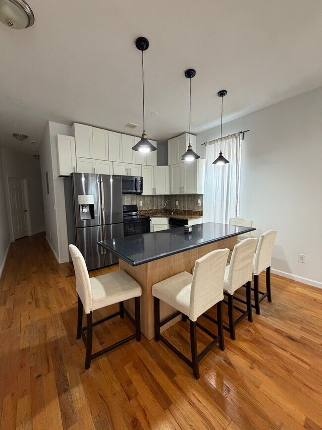 Building Photo - 40 Eldert Ln