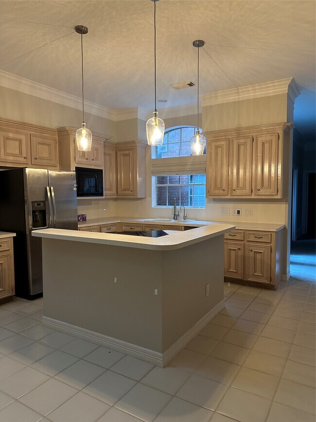 Building Photo - 3415 Kingsway Ct