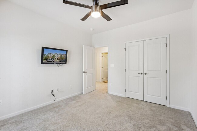 Building Photo - Welcome to this stunning 3-bedroom, 2.5-ba...