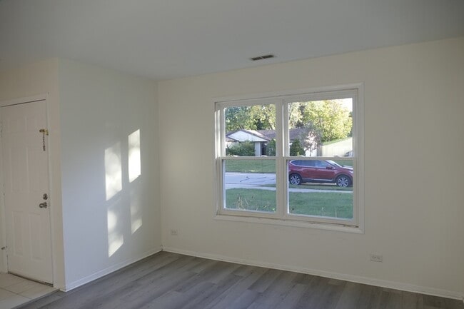 Building Photo - 1076 Crestwood Ln