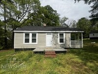 Building Photo - Recently Remodeled 3 Bedroom Home with Large Backyard and Covered Front Porch